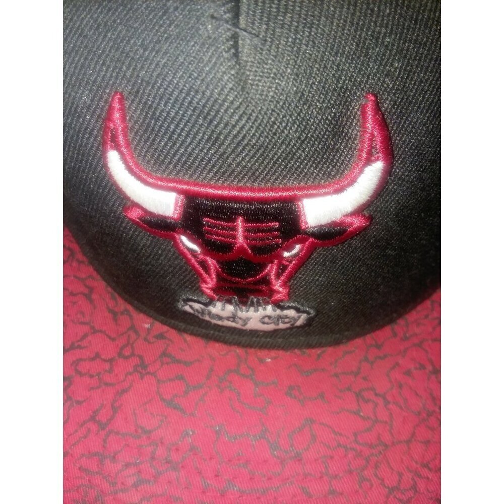 Chicago Bulls New Era 9Fifty Windy City Black With Red Bill Snapback Hat Cap - Picture 3 of 8